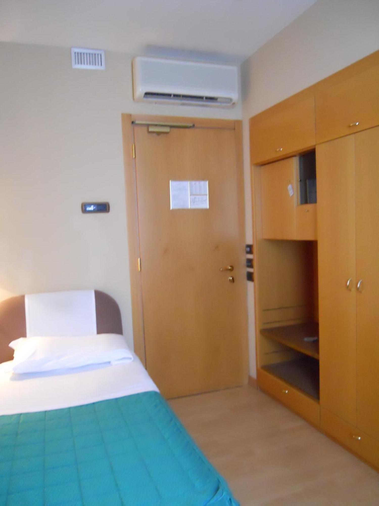 Albergo Italia Урбино Экстерьер фото