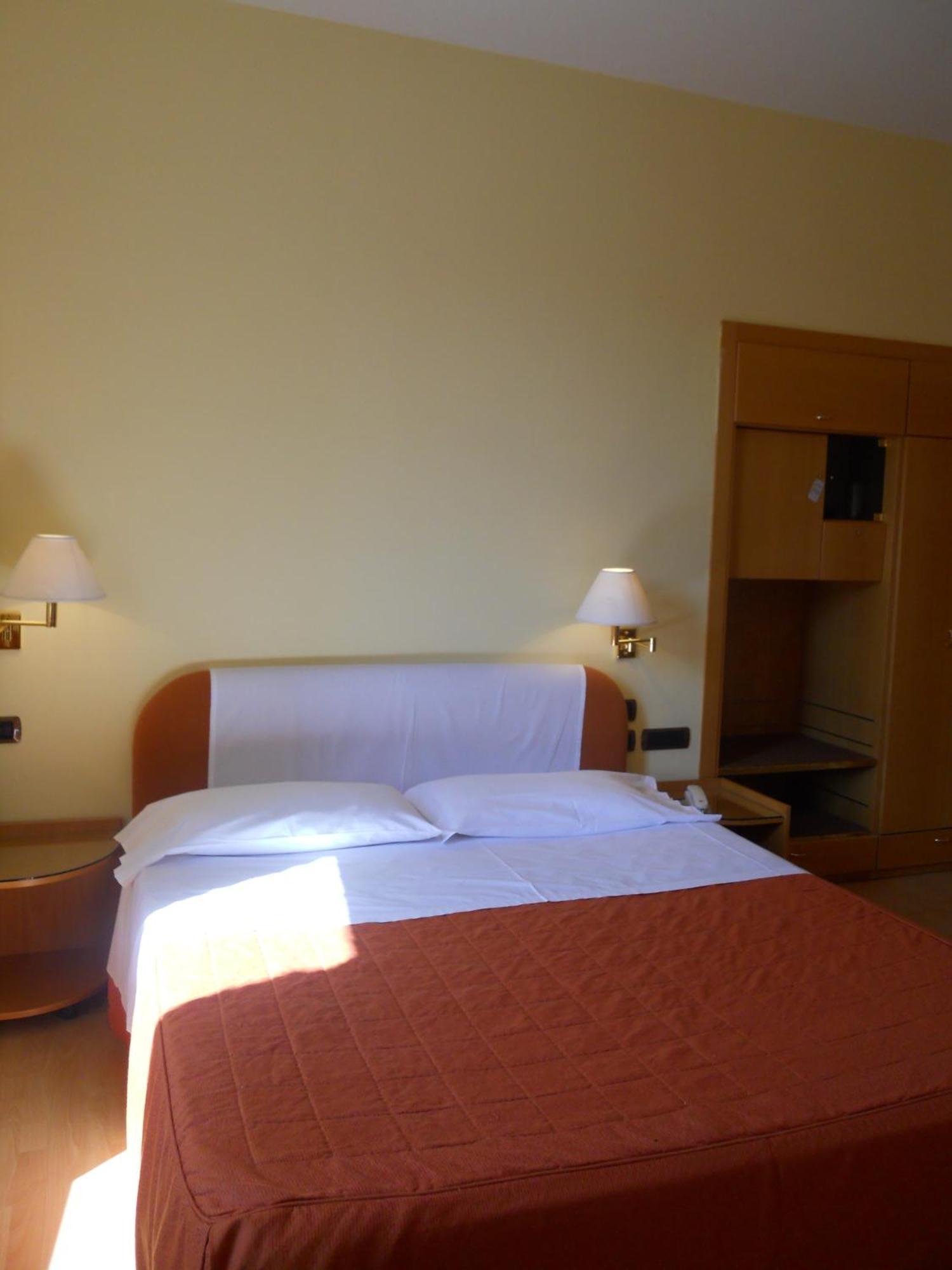 Albergo Italia Урбино Экстерьер фото