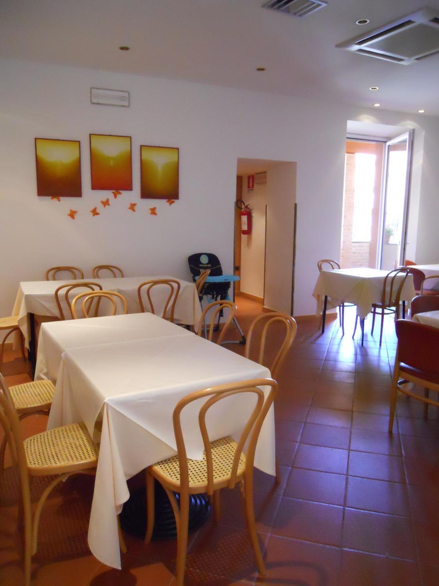 Albergo Italia Урбино Экстерьер фото