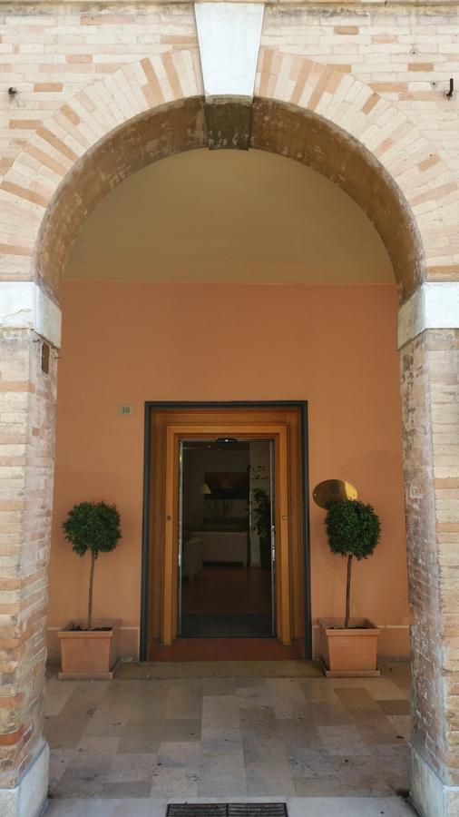 Albergo Italia Урбино Экстерьер фото