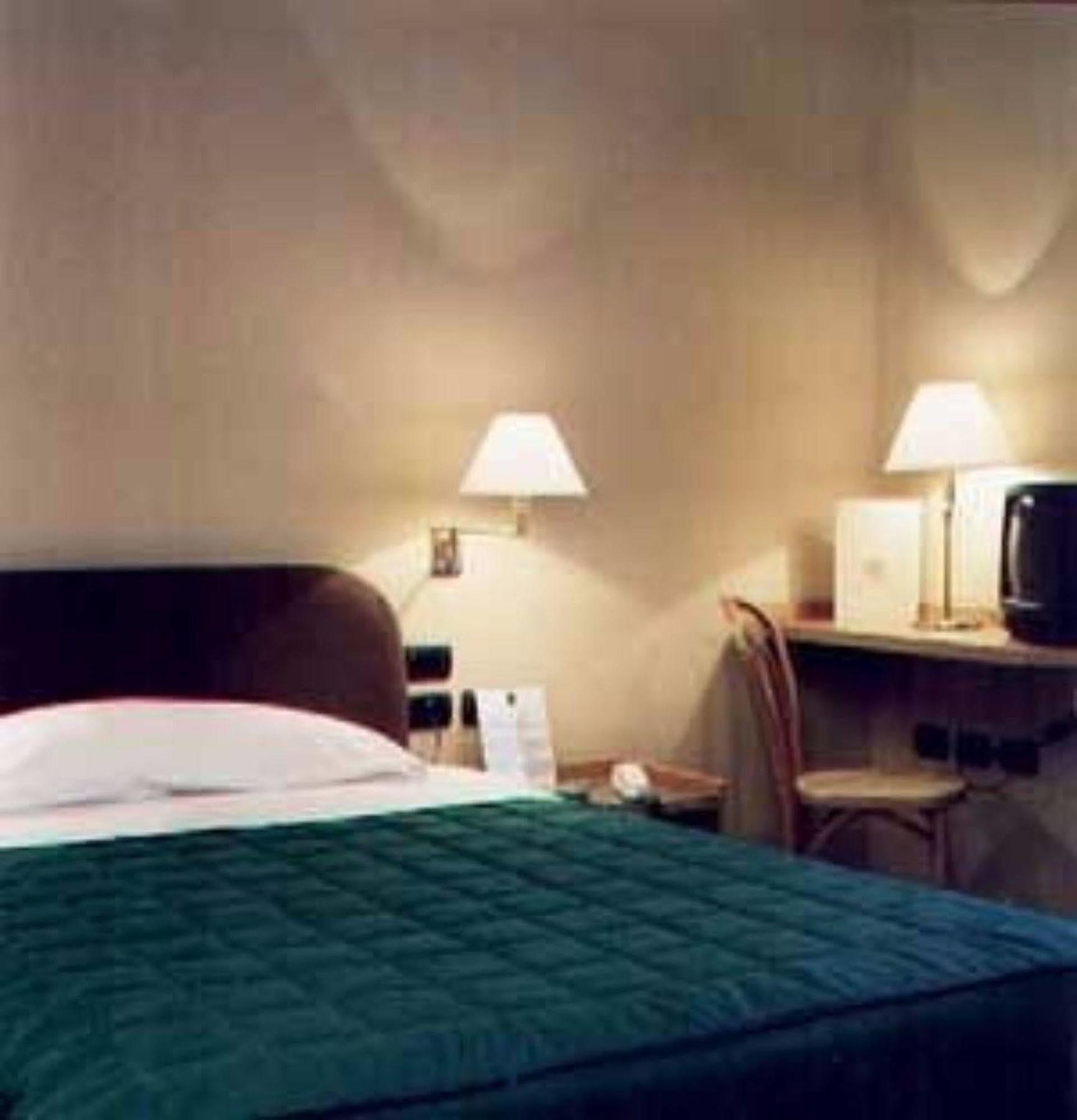 Albergo Italia Урбино Экстерьер фото