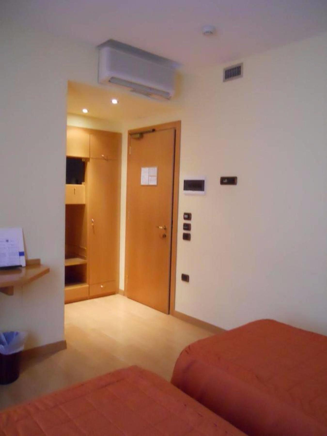 Albergo Italia Урбино Экстерьер фото