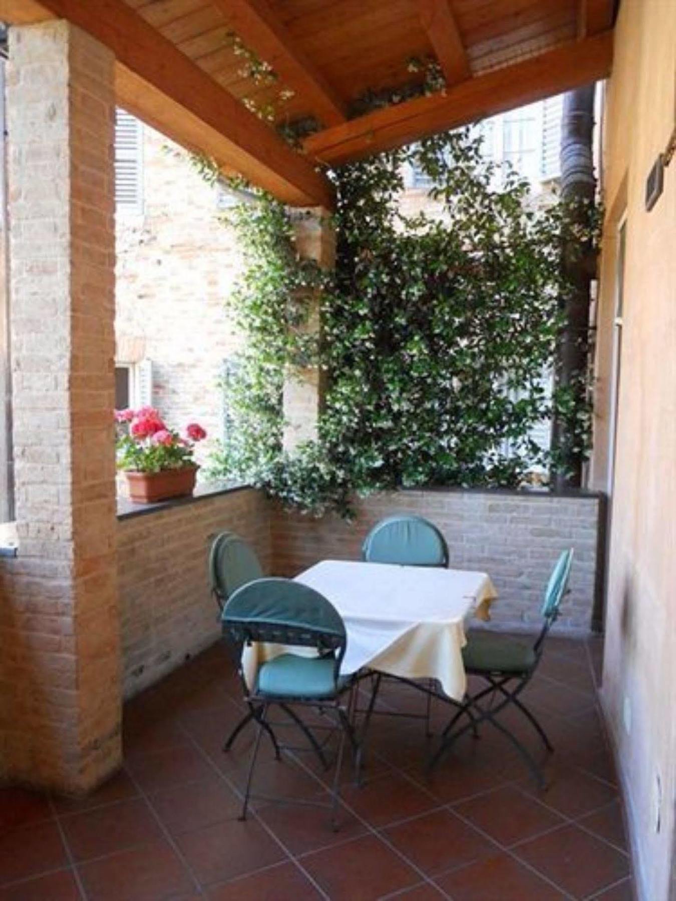 Albergo Italia Урбино Экстерьер фото
