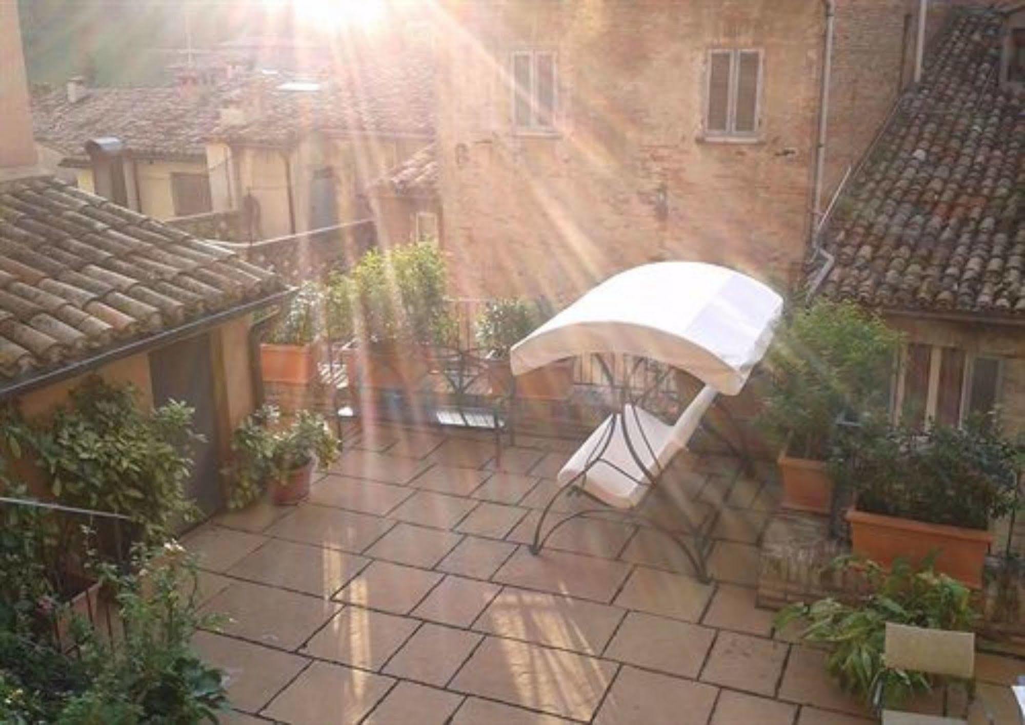Albergo Italia Урбино Экстерьер фото