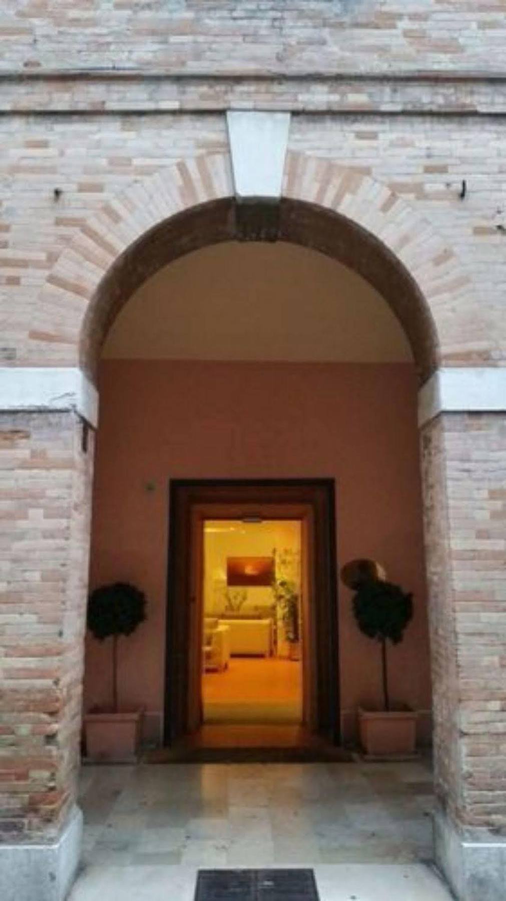 Albergo Italia Урбино Экстерьер фото